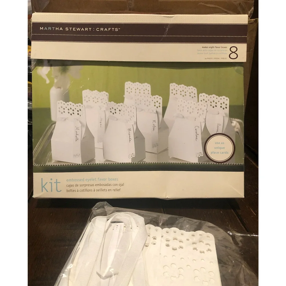 NWT MARTHA STEWART Crafts White Embossed Favor Boxes Kit of 8 Party Favor Shower